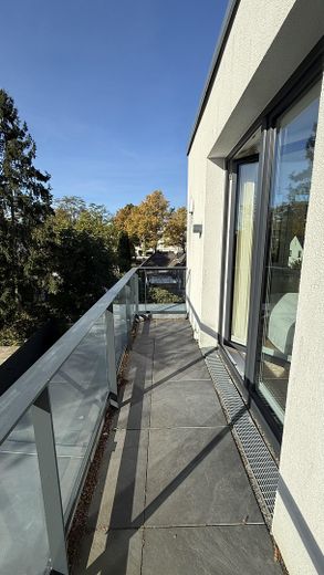 Modernes Endhaus am Brabandkanal mit großem Garten, Dachterrasse und Wellnessbereich – Sonniger Balkon m. Glasgelände