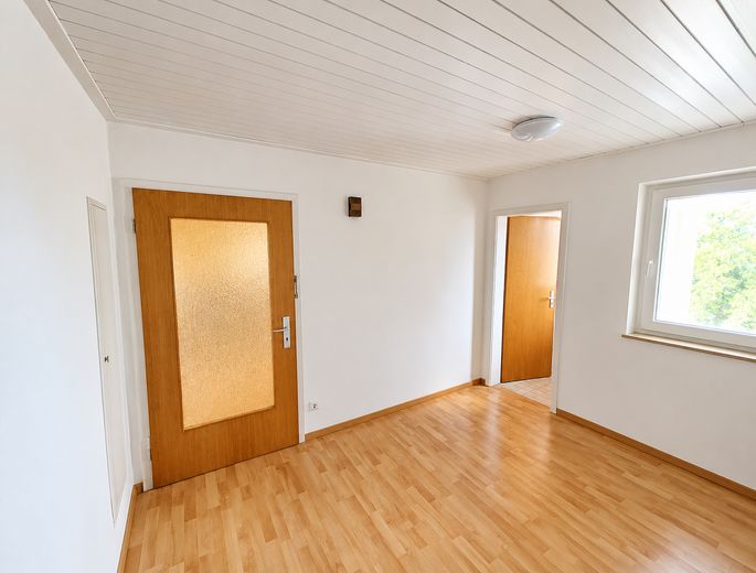 ¡Apartamento de 4 habitaciones en el corazón de Illingen! – Flur/Eingang