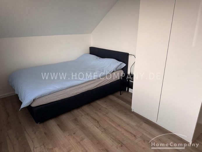 Schöne, gemütliche 2 Zi.-Dachgeschoss-Wohnung, z.T. mit leichten Schrägen, im 1. OG eines 2 Parteienhauses. – 69087967c4a4c5b1d40ebf3963abce277a5225f3.jpg