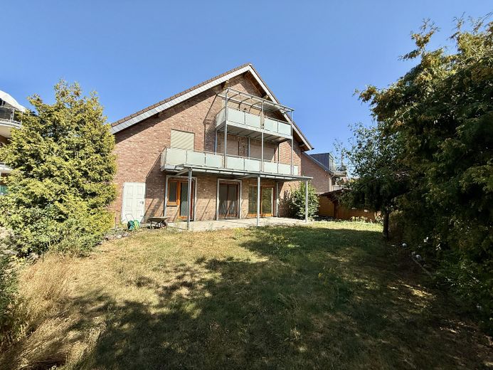 Barrierefreie Erdgeschosswohnung mit großem Garten & Terrasse in Wesseling-Keldenich – Hausrückseite