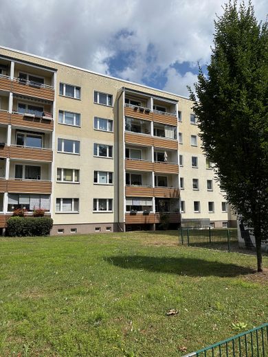 2,5-Zi.-ETW mit Süd-Balkon in ruhiger, grüner Lage – Magdeburg-Stadtfeld Ost – Wohnblock