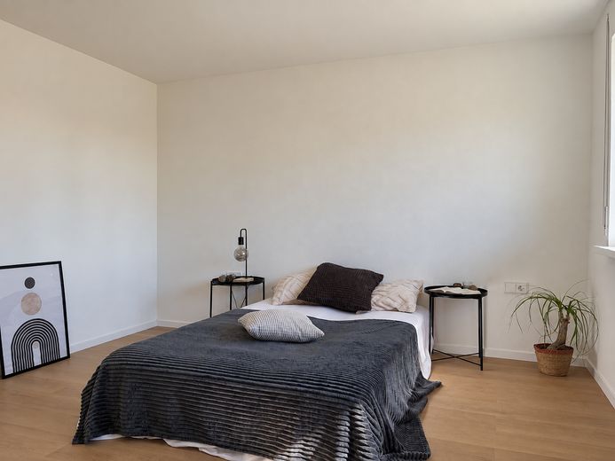 Świeżo zmodernizowane mieszkanie 3-pokojowe z balkonem – pierwsze zasiedlenie i bez prowizji – Zimmer 1
