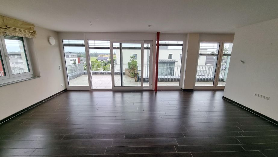 Markdorf’ta Alpler manzaralı, asansörlü ve küçük bir konut kompleksinde güneş alan 2,5 odalı çatı katı dairesi – Fotoğraf 11