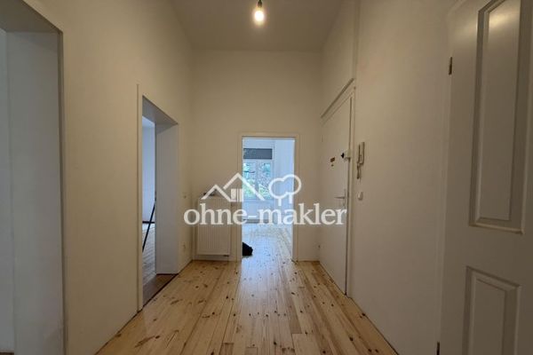 *First occupancy* Completely renovated 3-room period apartment on Bergerstraße with fitted kitchen and balcony