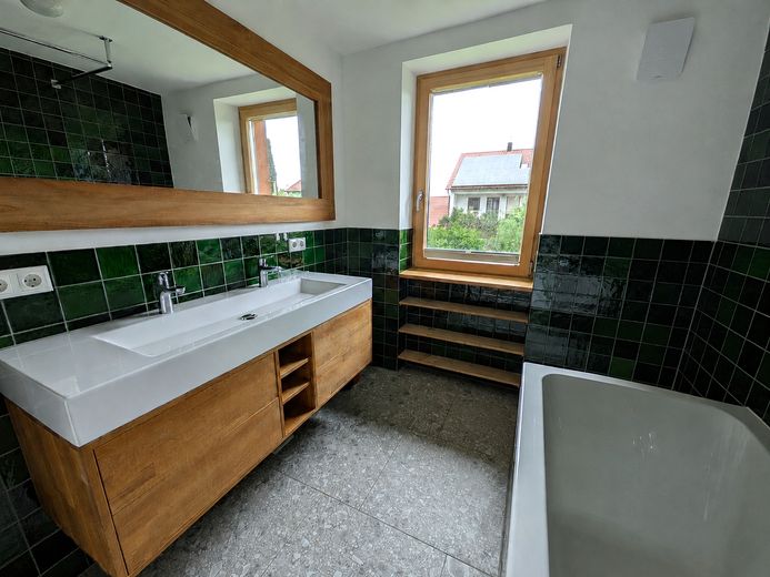 Badezimmer (1. OG)