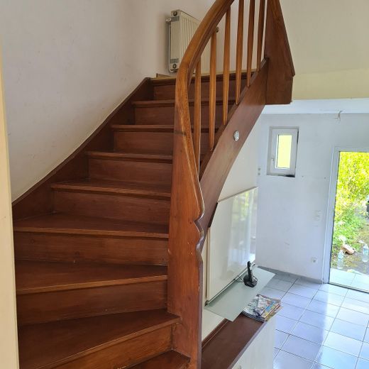 Zweifamilienrheieneckhaus mit 2 Eingängen in Köln Heimersdorf – Treppe ins 1. OG