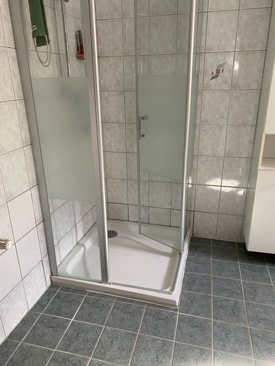 Viel Platz auch für 2 Familien in freistehenden Haus in guter Lage – Bad EG