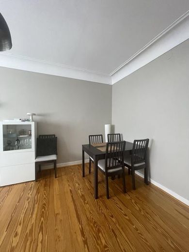 Sehr schöne 3-Zimmerwohnung mit Balkon in Eller! Bad mit Tageslichtfenster – Essecke im Wohnzimmer
