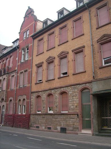 2 ZKB im modernisierten Altbau, Balkon – Haus Aussenansicht
