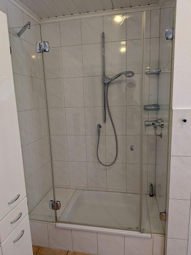 Geniş bir sıra evin son ünitesi, güney terası ve 3 yatak odasıyla sakin konumda – Dusche