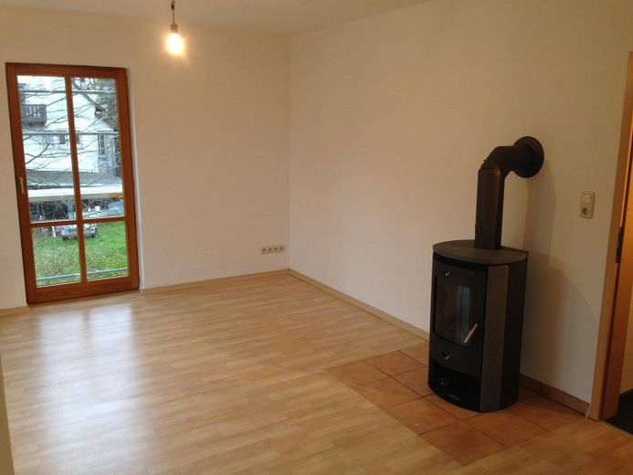 Einfamilienhaus mit Einliegerwohnung in Premium-Revitalisierung – Bsp. Wohnen/Essen OG