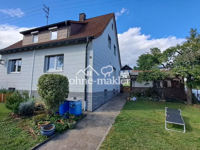 Freistehendes Einfamilienhaus mit großzügigem Garten und Garagenhaus – Foto 1