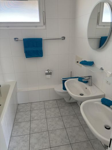 Newly renovated condominium in Geretsried > NO COMMISSION < – Bad