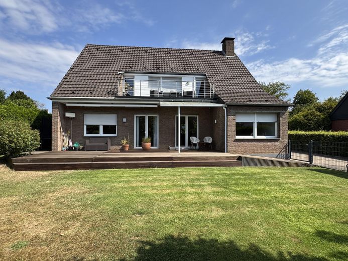 Vendita da privato - casa bifamiliare/casa multigenerazionale su terreno in diritto di superficie a Kaarst Mitte – Hausansicht frontal