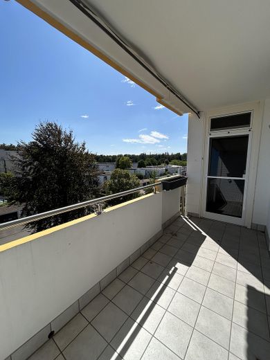Großzügige 3,5 Zi Wohnung mit Balkon & EBK, frisch renoviert gute Anbindung in Bissingen – Foto 6
