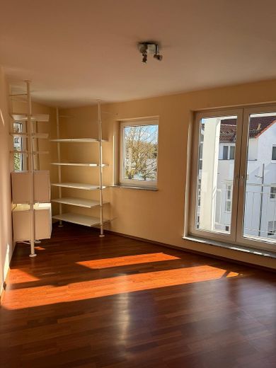 3 Zimmerwohnung mit 3 Tiefgaragenplätzen und 4 Balkonen – Schlafzimmer
