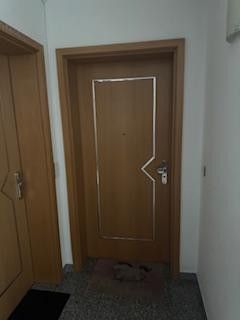 Schöne, zentrale 2-Zimmer-Single-Wohnung mit Küche und Bad in Nilkheim – Eingang Wohnung
