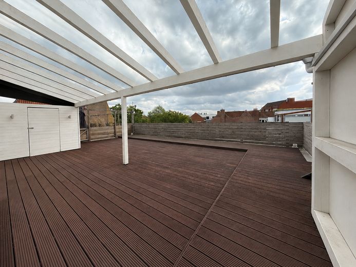 Jasne mieszkanie penthouse w centrum Lingen z dużym tarasem na dachu – Dachterrasse 1