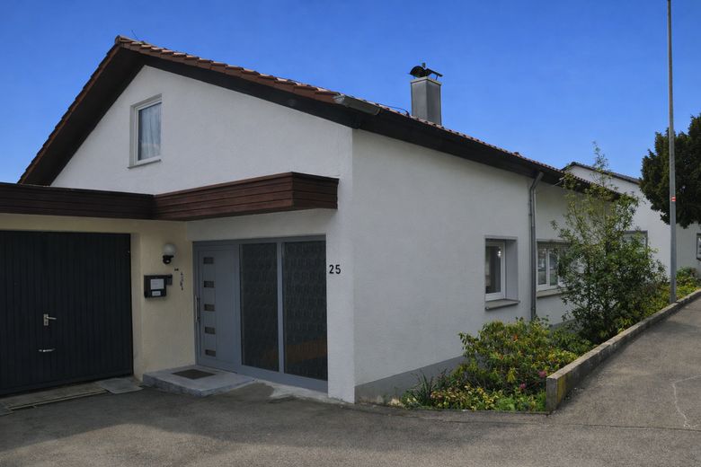 Charmantes Einfamilienhaus in idyllischer Lage, provisionsfrei ! – Eingang