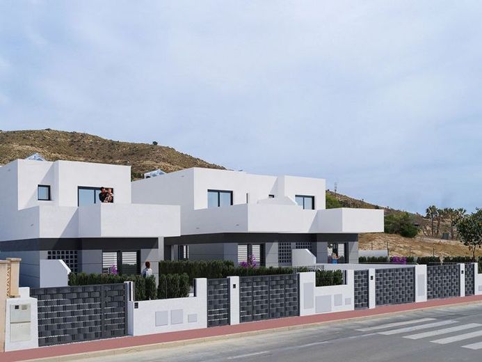 Moderne Villen mit 3 Schlafzimmern, 3 Bädern und Gemeinschaftspool in wunderschöner Umgebung – Foto 1