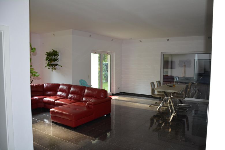 Wohnen im Herzen von Potsdam-Mittelmark – Haus links Wohnzimmer