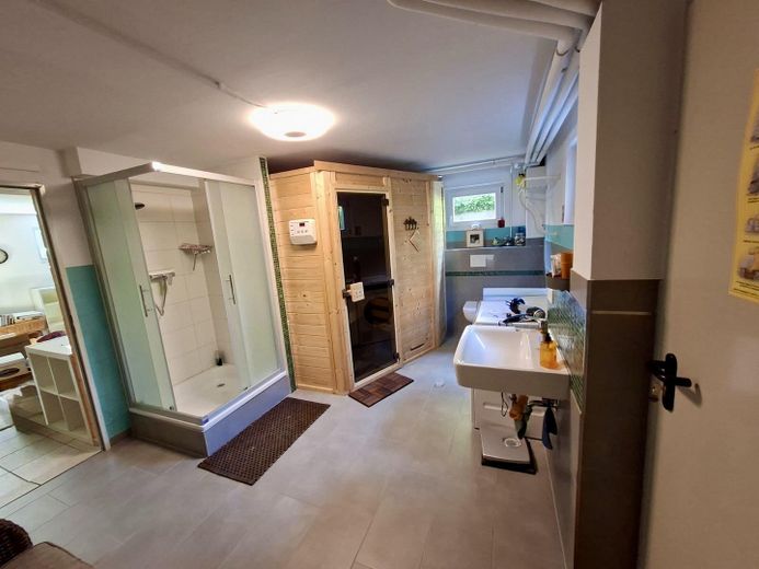 Bad im UG mit Sauna/Du/FBHz