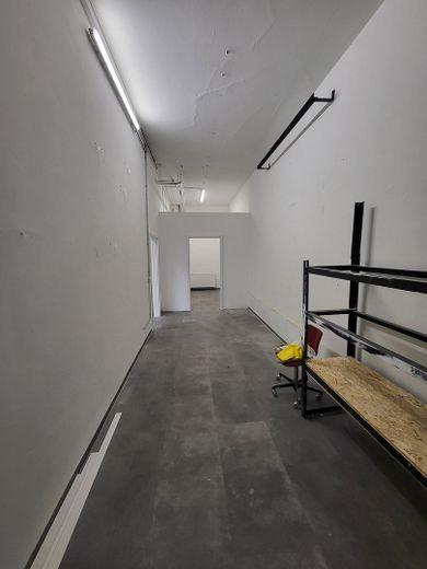 2 Einmalige Ladenlokale in stark frequentierter Lage mit ca. 280 m2 und 103 m2 Gewerbefläche – Lager