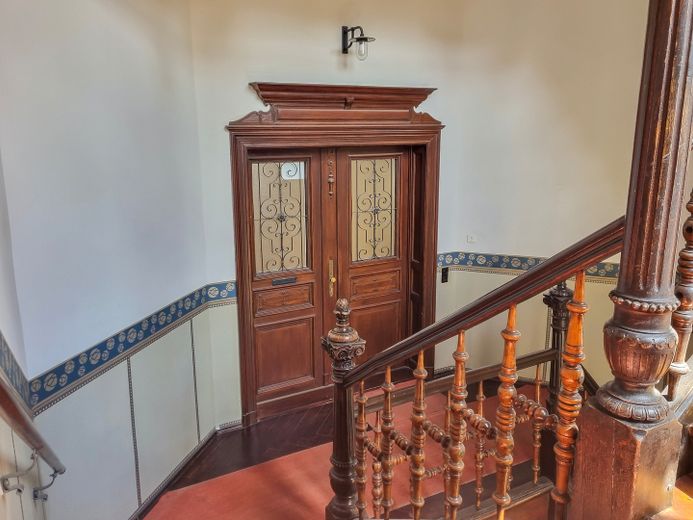 Exclusiva oficina en una villa señorial con plazas de aparcamiento en el patio y sistema de alarma – Foto 5