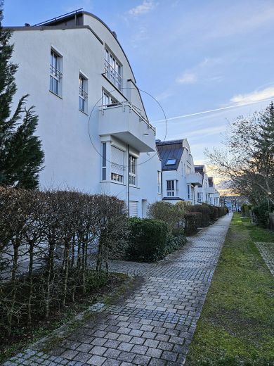 Appartamento arredato di 2 locali con balcone, posto auto TG e WLAN – ideale per expat – Foto 14