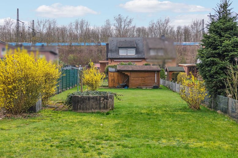 Doppelter Wohntraum auf einem Grundstück - Zwei Häuser, ein Zuhause! – Gartenansicht
