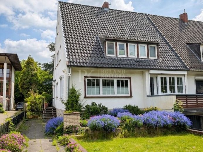 Viel Platz und großes Grundstück: 5-Zimmer-Doppelhaushälfte in ruhiger Bremer Wohnlage – Foto 1