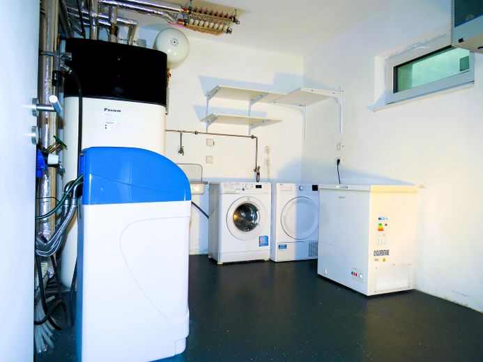 Modernes KFW 55 Einfamilienhaus – Technik/HWR