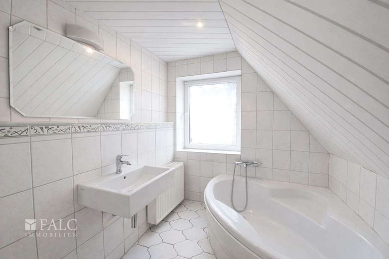 *Reserv.* Hör´mal wer da hämmert // Ihr Sanierungsprojekt! - FALC Immobilien – Badezimmer DG