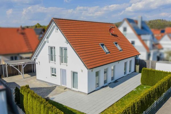 Dintorni di Monaco: Per le esigenze più elevate – Splendida casa unifamiliare con appartamento indipendente a Friedberg-Rinnenthal