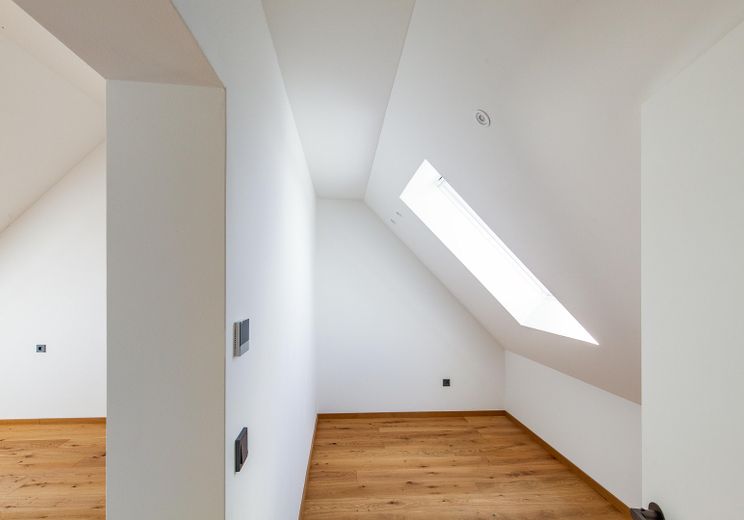 PROVISIONSFREI - Traumhafte Galerie-Wohnung im Erstbezug am Dorfplatz von Augsburg-Inningen – Ankleide