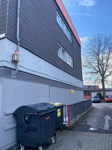 Storage hall (basement level) newly renovated in an optimal traffic location – Seitenansicht 