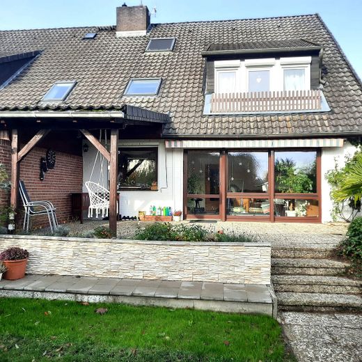 Traumlage: Ruhig, zentral und großzügig – außen vom Garten