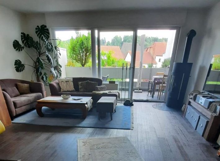 Wohnbereich-Blick auf Balkon 1