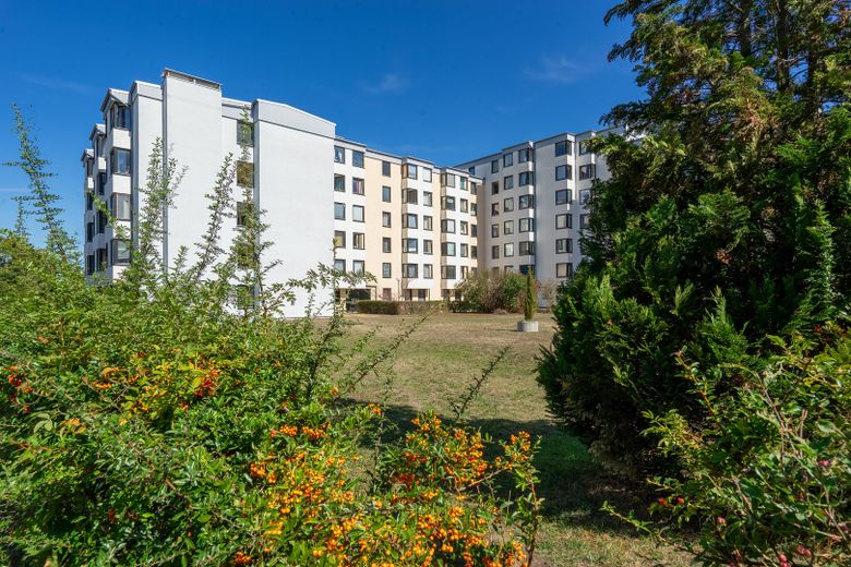 ¡Apartamento+plaza de aparcamiento en Maguncia: inversión, padres y uso propio – ¡VACÍO Y SIN COMISIÓN! – Grüne Wohnanlage