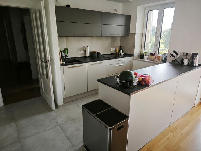 Ekskluzywne mieszkanie na ostatnim piętrze z 4 pokojami i dużym balkonem – Küchenmöbel evtl. Übernahme