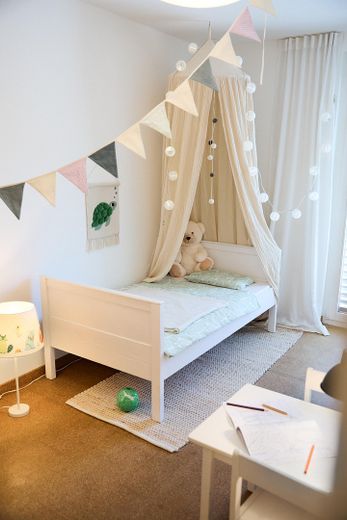 Highlight im Röthelheimpark - bezugsbereit, 4 Zimmer, großer Garten mit Pool – Kinderzimmer
