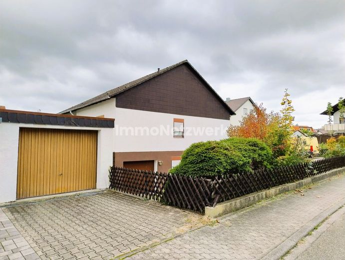 75015 Bretten - Ihr Traumhaus in Bretten-Gölshausen: Geräumig, hell und voller Möglichkeiten! – Einzelgarage unterkellert