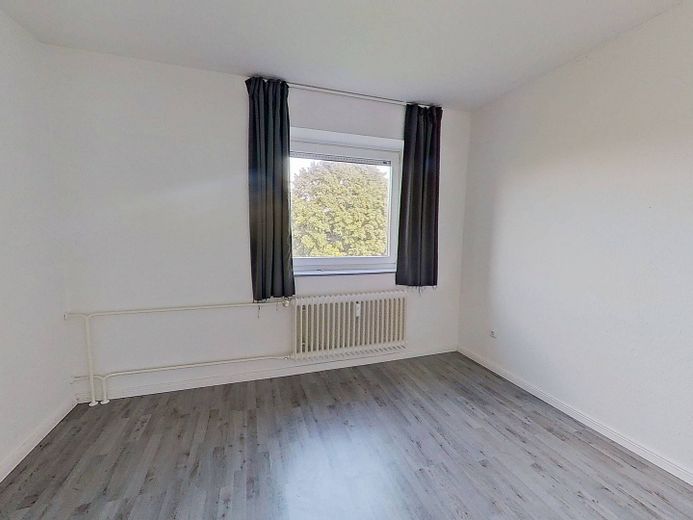 Comfortabel ingerichte 3-kam.-app. met BALKON, inbouwkeuken en ligbad – Schlafzimmer II