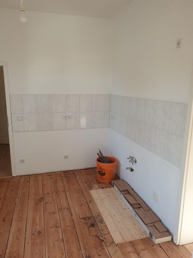 Küche mit Fliesenspiegel