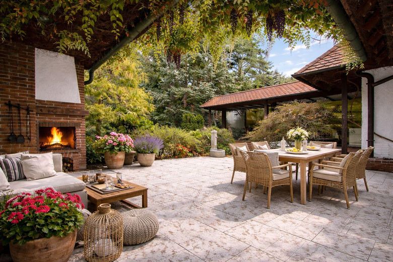 EFH für 2-4 Pers. u. großem Garten Nähe Fürth, Erlangen u. Nürnberg zu vermieten! – Terrasse Deko KI generiert