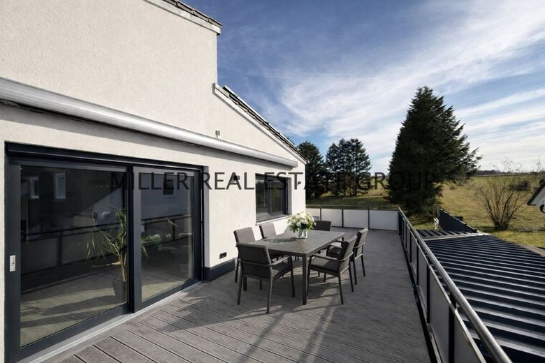 Exklusive Luxusvilla in 85095 Denkendorf - Einliegerwohnung, XXL-Garage, Südgarten &amp; unverbaubarer Weitblick! – Balkon