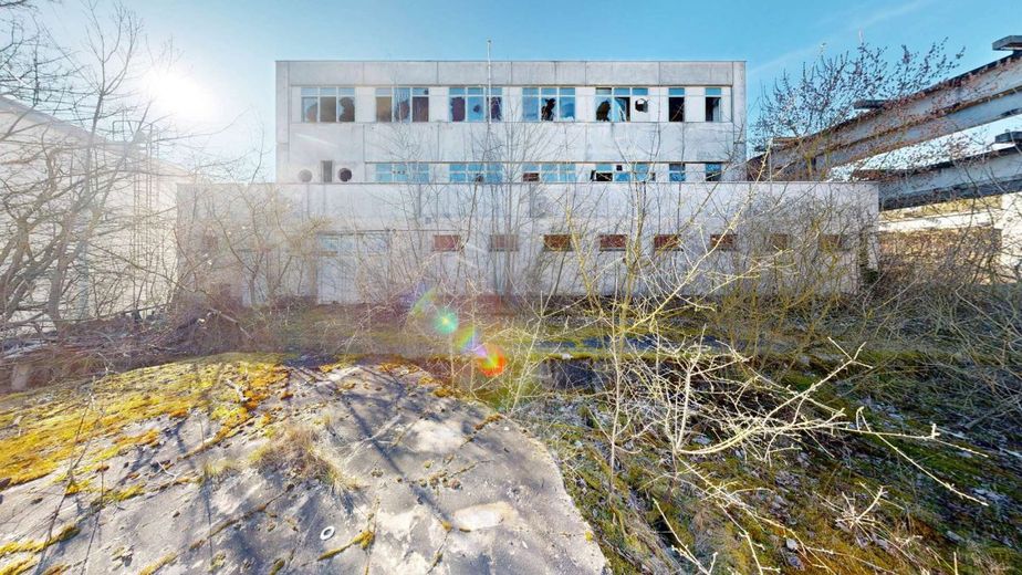 Bez prowizji miejsce inwestycyjne o dużym potencjale komercyjnym z halami, budynkami funkcjonalnymi i 2 bunkrami – Nord-Ansicht_Funktionsgebaeude