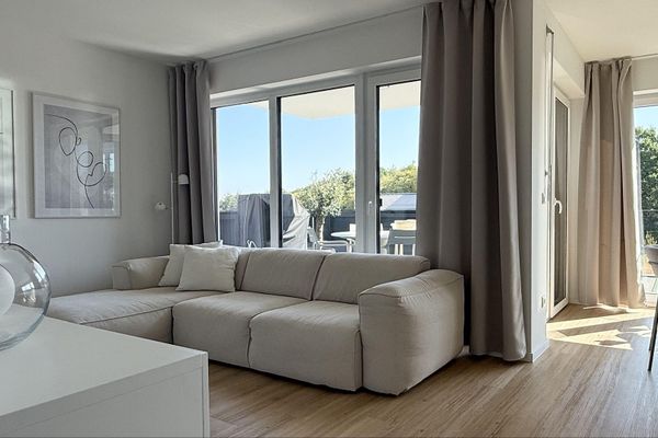 Nieuwbouw - zeer mooie, lichte 3,5-kamerwoning met inbouwkeuken, balkon en parkeerplaats in de ondergrondse garage in Möckmühl