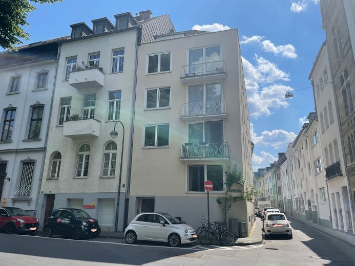 Kapitalanlage mit Top Rendite, zentrale 2-Zimmer-DG-Wohnung, Köln Innenstadt / Neustadt Nord – Straßenansicht 