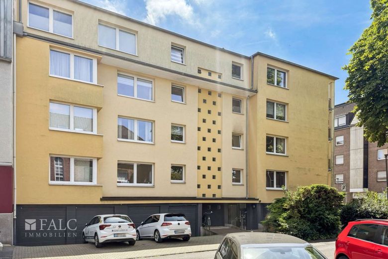 Beliebte Lage, attraktive Wohnung: Ihr neues Zuhause in Bockum – Außenansicht mit Garage